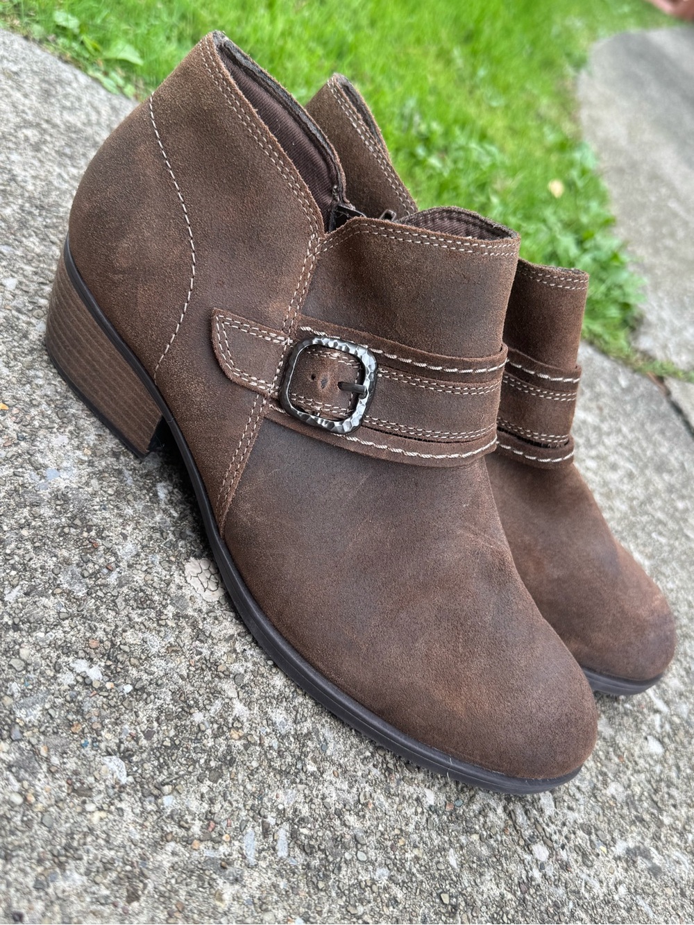 Clarks Collection Charlten Bay Dark Tan Brown Suede Ankle Booties Size 9